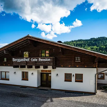 Mittereggalm Otel *