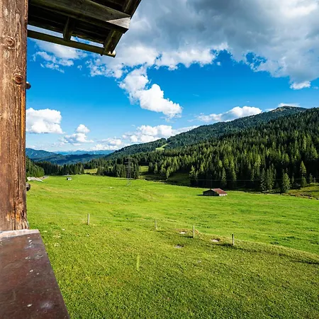 Mittereggalm מלון