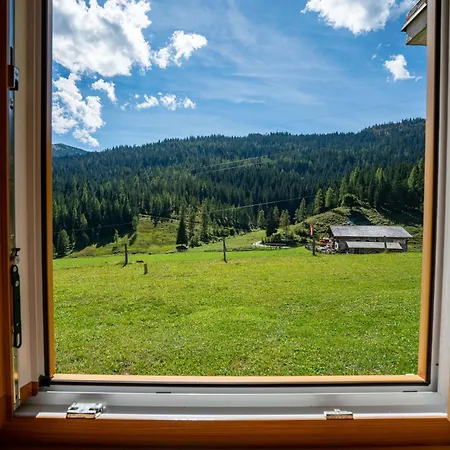 Mittereggalm מלון *