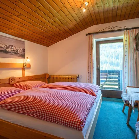 Mittereggalm Otel *